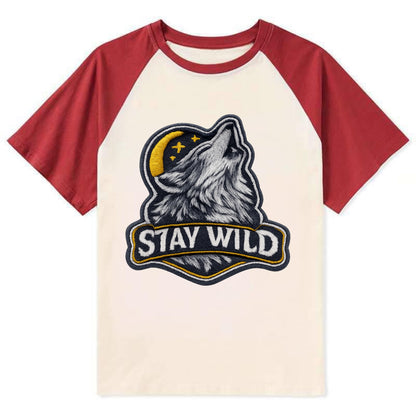 STAY WILD - wolf with text in gray , free spirit - Contrast Raglan T-shirt - Red