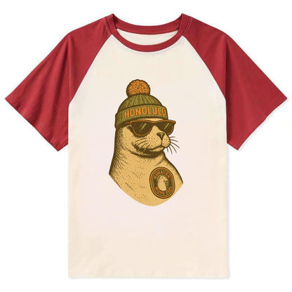 Hawaii Monk Seal wearing Honolulu beanie with pom pom and wayfarer - Contrast Raglan T-shirt - Red