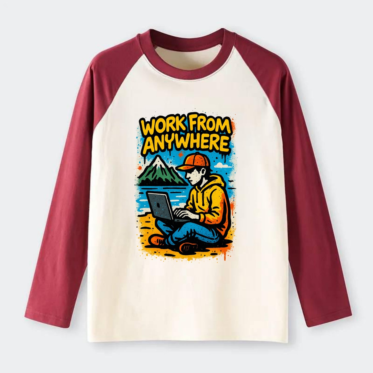 Digital nomad with laptop on beach/mountain - work from anywhere - Raglan Long Sleeve T-Shirt - Red