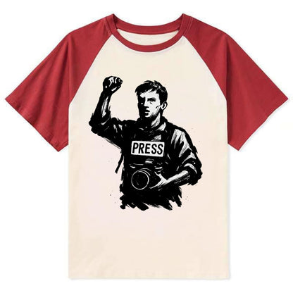 Journalist with camera - press freedom ink painting - Contrast Raglan T-shirt - Red