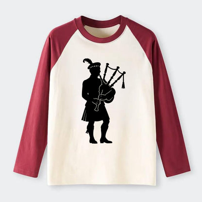Bagpiper in traditional stance - Raglan Long Sleeve T-Shirt - Red
