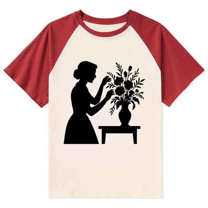 Florist arranging dramatic bouquet - Contrast Raglan T-shirt - Red