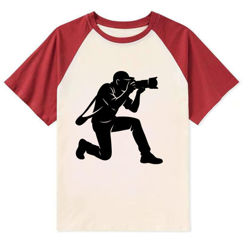 Photographer capturing perfect shot - Contrast Raglan T-shirt