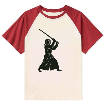Kendo swordsman in striking stance - Contrast Raglan T-shirt - Red