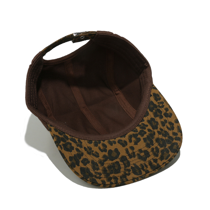 5-Panel Leopard Print Camp Cap – Adjustable Metal Buckle, Unisex Streetwear Hat for Casual & Bold Style