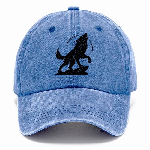 Wolf howling at full moon - Classic Cap