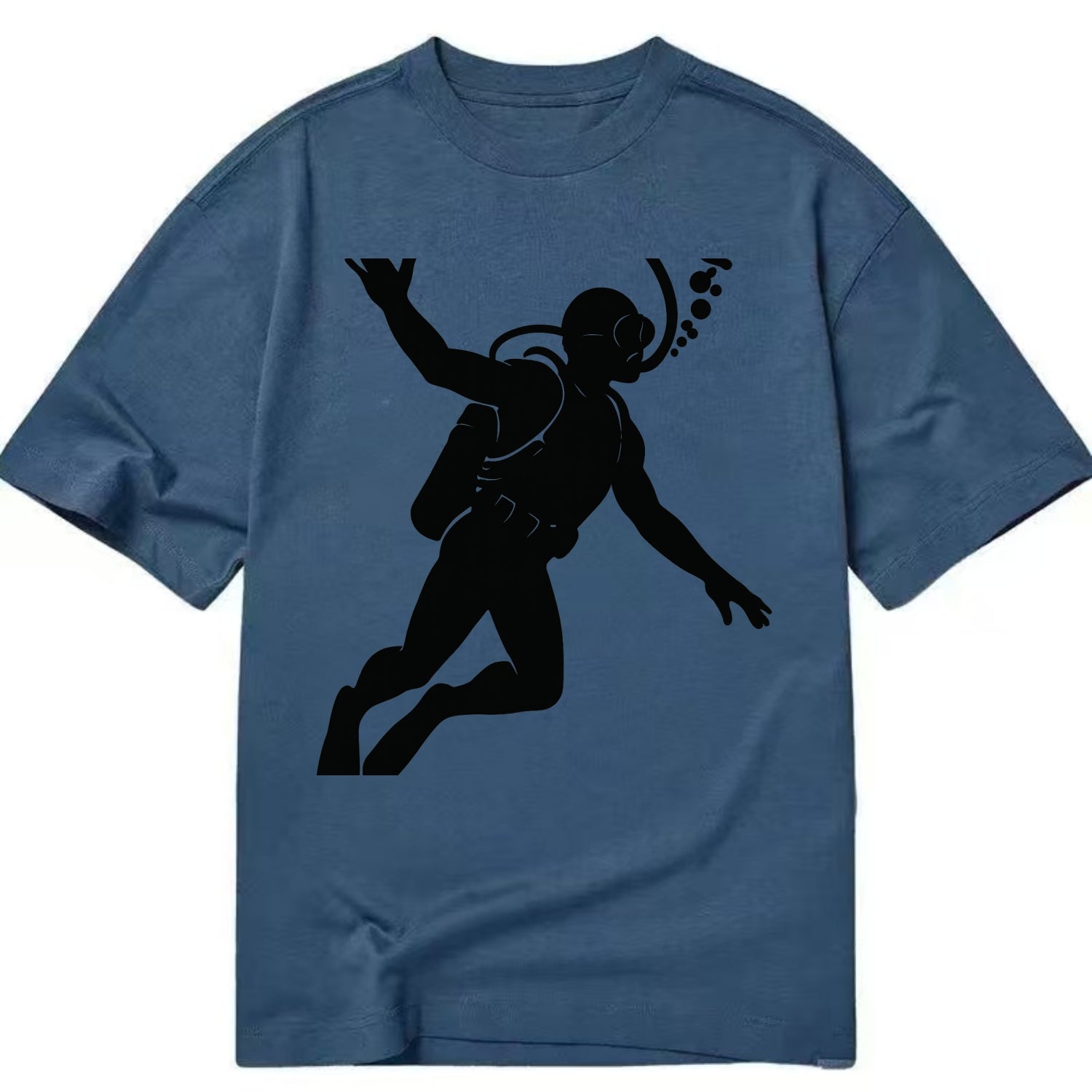 Scuba diver descending with gear - Classic T-shirt - Twilight Navy(Blue)