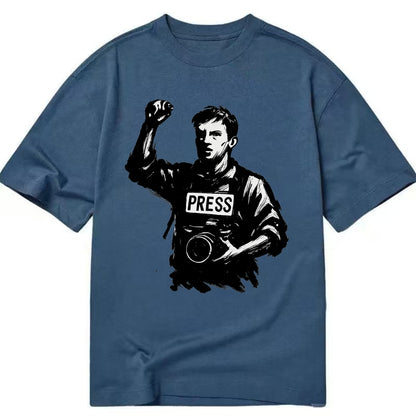Journalist with camera - press freedom ink painting - Classic T-shirt - Twilight Navy(Blue)