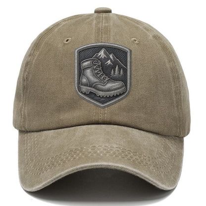 Hiking boots with mountain peak - hiker pride - Classic Cap - Warm Sand(Khaki)