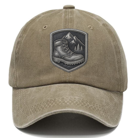 Hiking boots with mountain peak - hiker pride - Classic Cap - Warm Sand(Khaki)