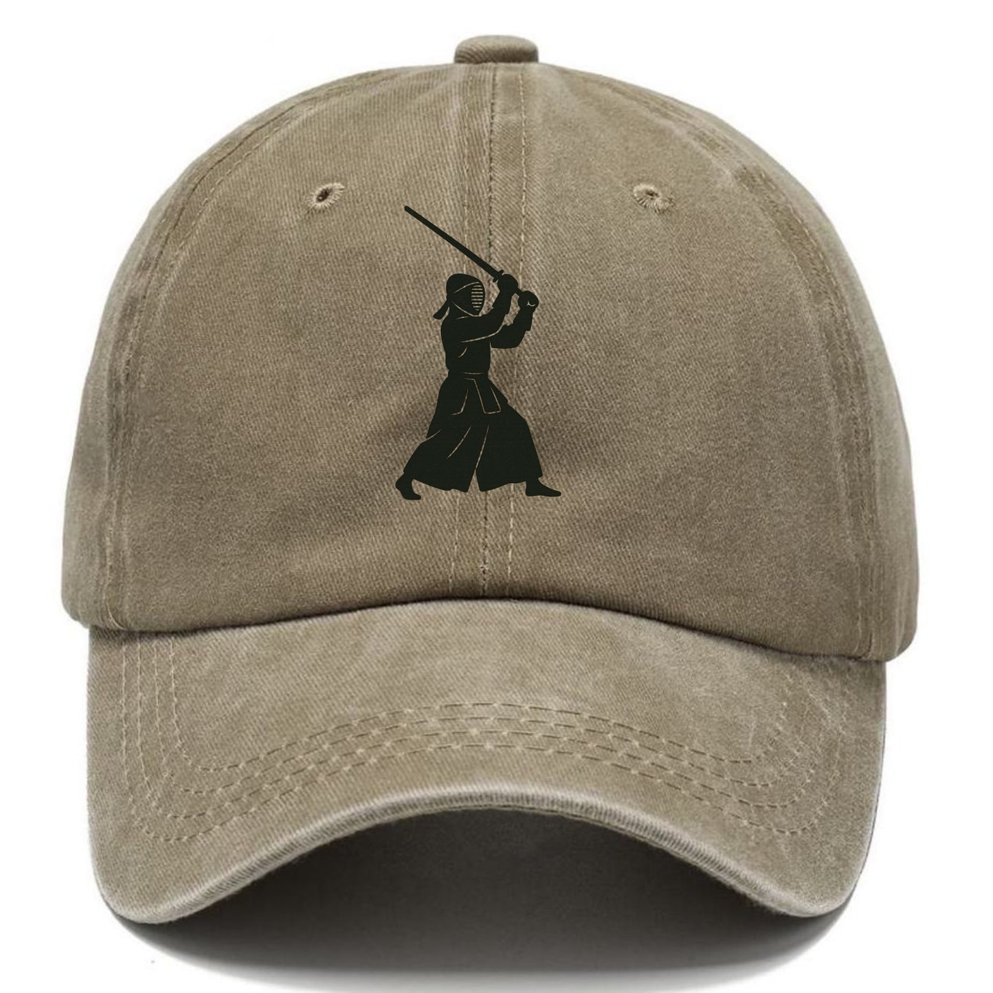 Kendo swordsman in striking stance - Classic Cap - Warm Sand(Khaki)