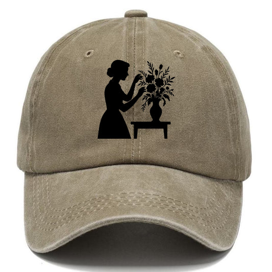 Florist arranging dramatic bouquet - Classic Cap - Warm Sand(Khaki)
