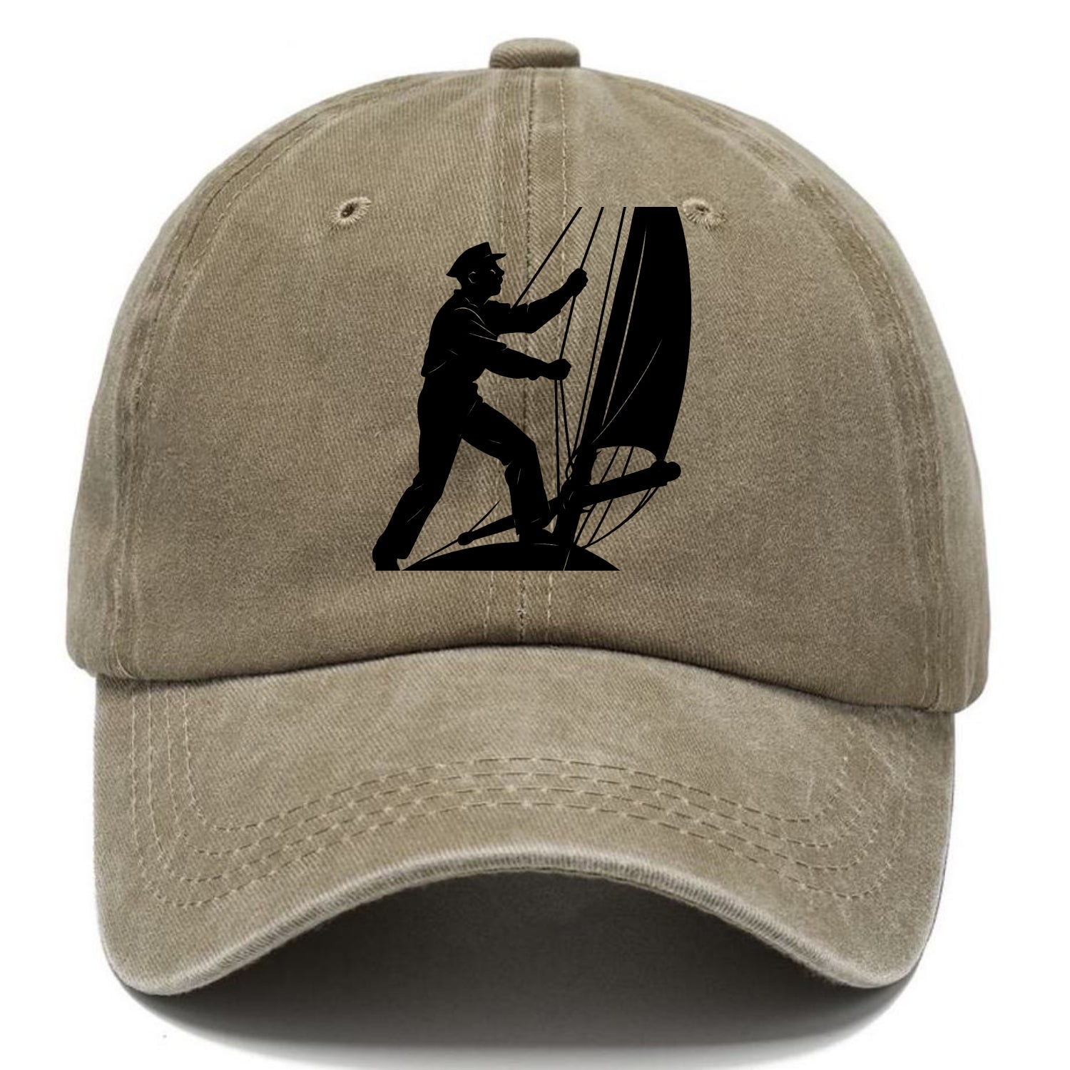 Sailor adjusting the boom on a sailboat - Classic Cap - Warm Sand(Khaki)