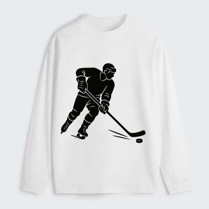 Ice hockey player shooting puck - Classic Long Sleeve Shirt - White
