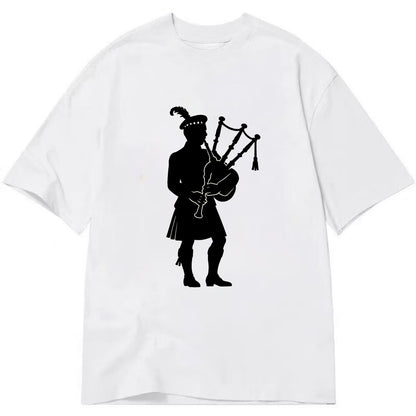 Bagpiper in traditional stance - Classic T-shirt - White