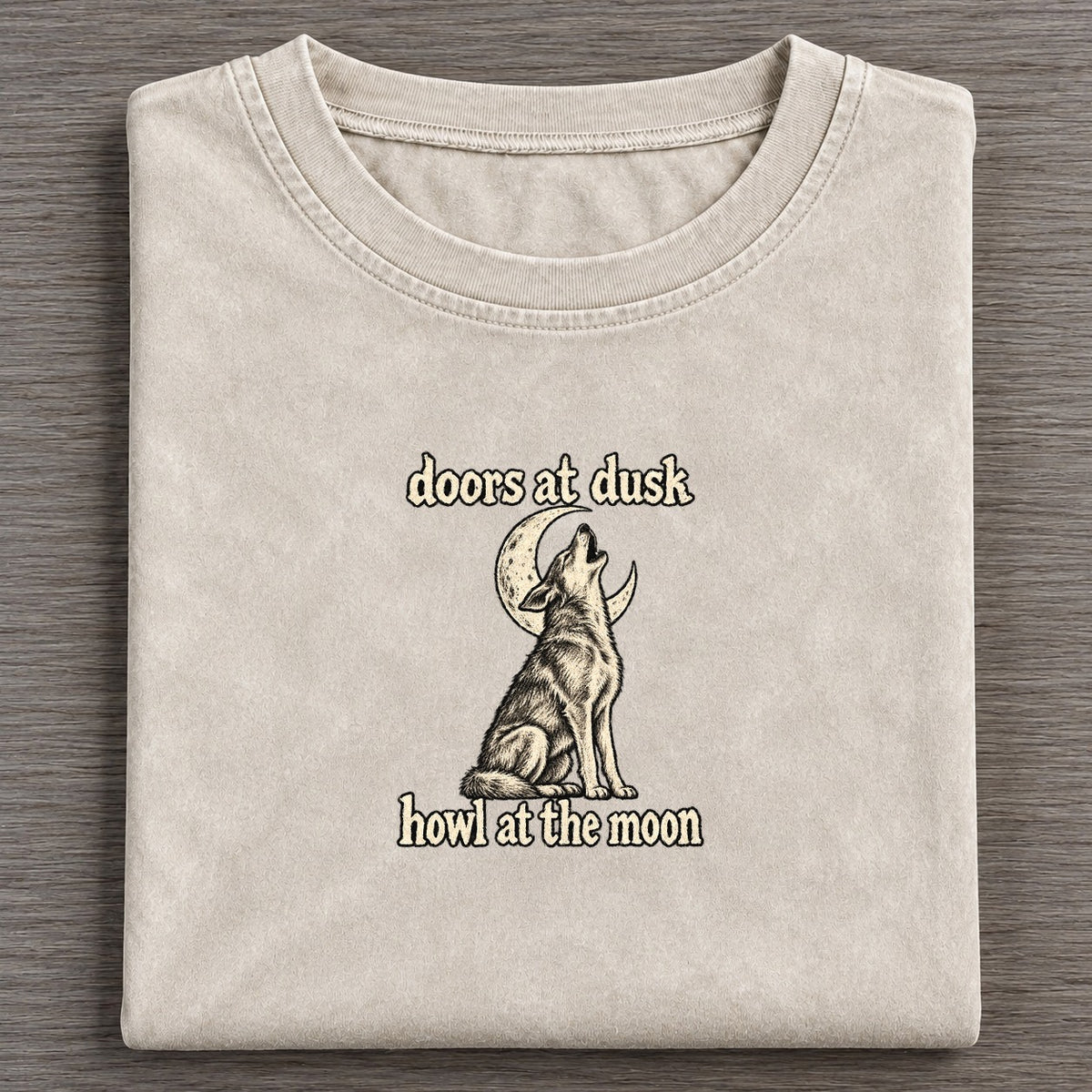 A Coyote Lean Mixed Breed Sitting Upright With Its Head Thrown Back In A Howl Bark For Me Vintage T-shirt – Off White