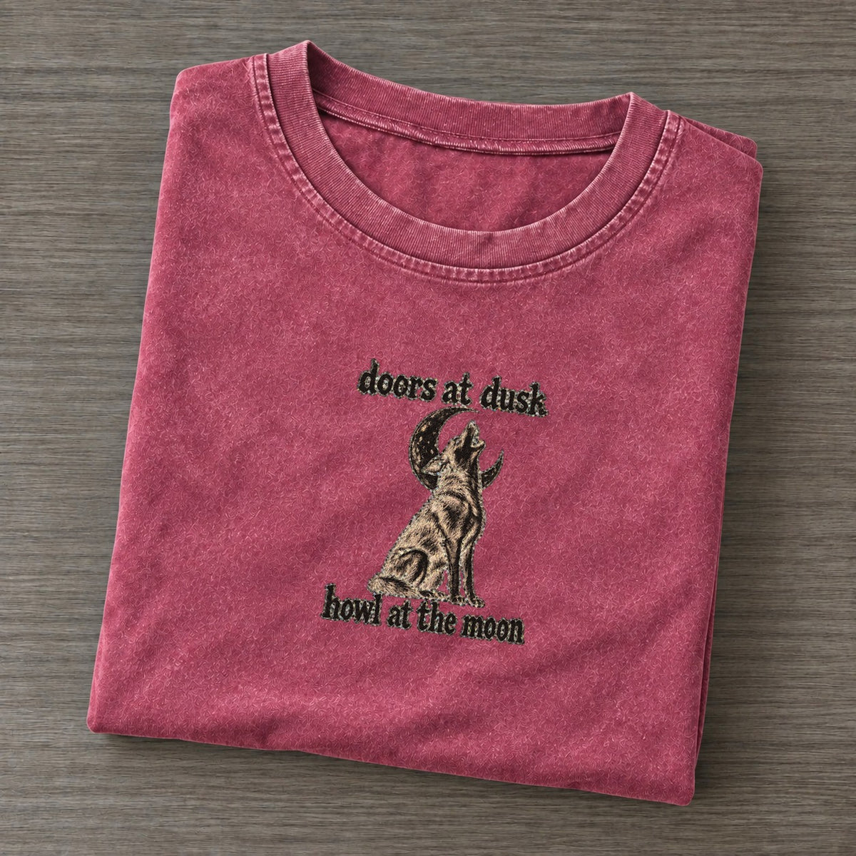 A Coyote Lean Mixed Breed Sitting Upright With Its Head Thrown Back In A Howl Bark For Me Vintage T-shirt – Raspberry