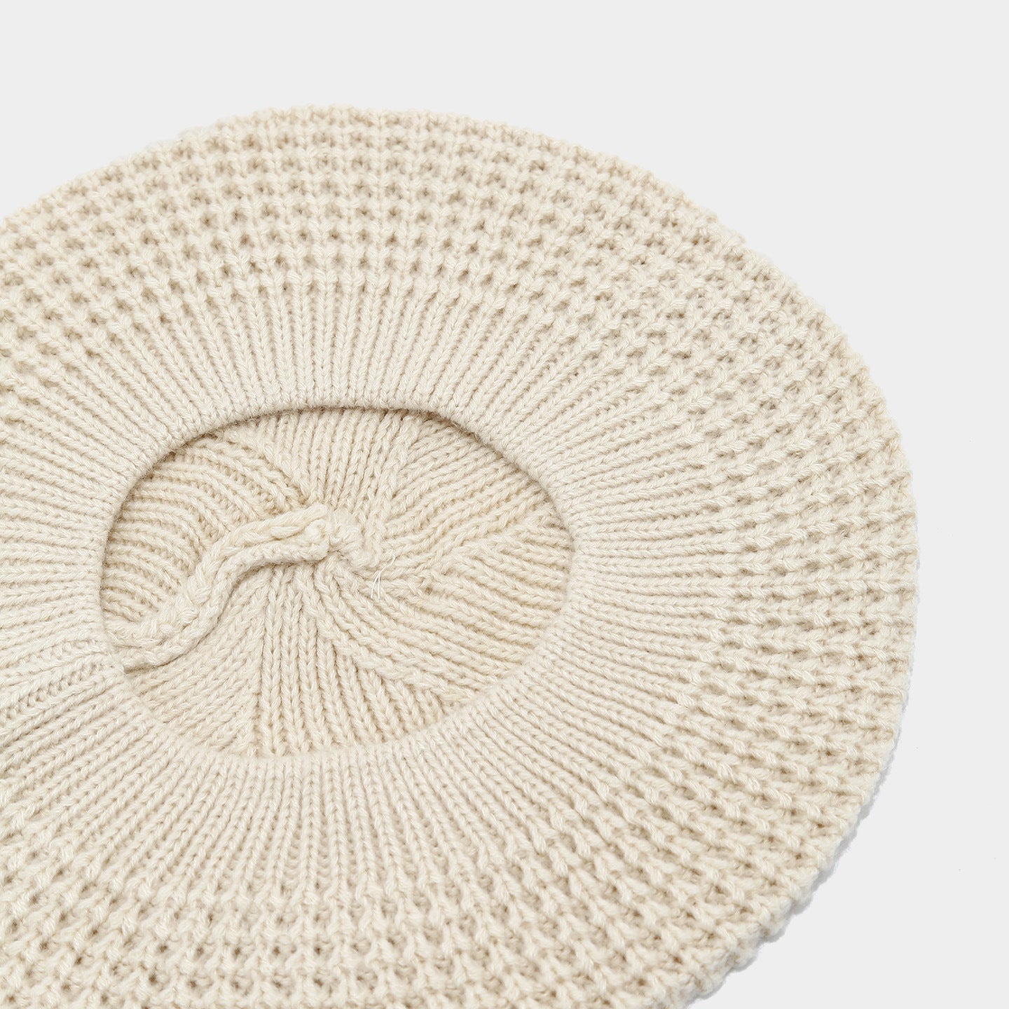 Chic Knitted Beret: Retro Artist Hat for Autumn/Winter Additional Image 2