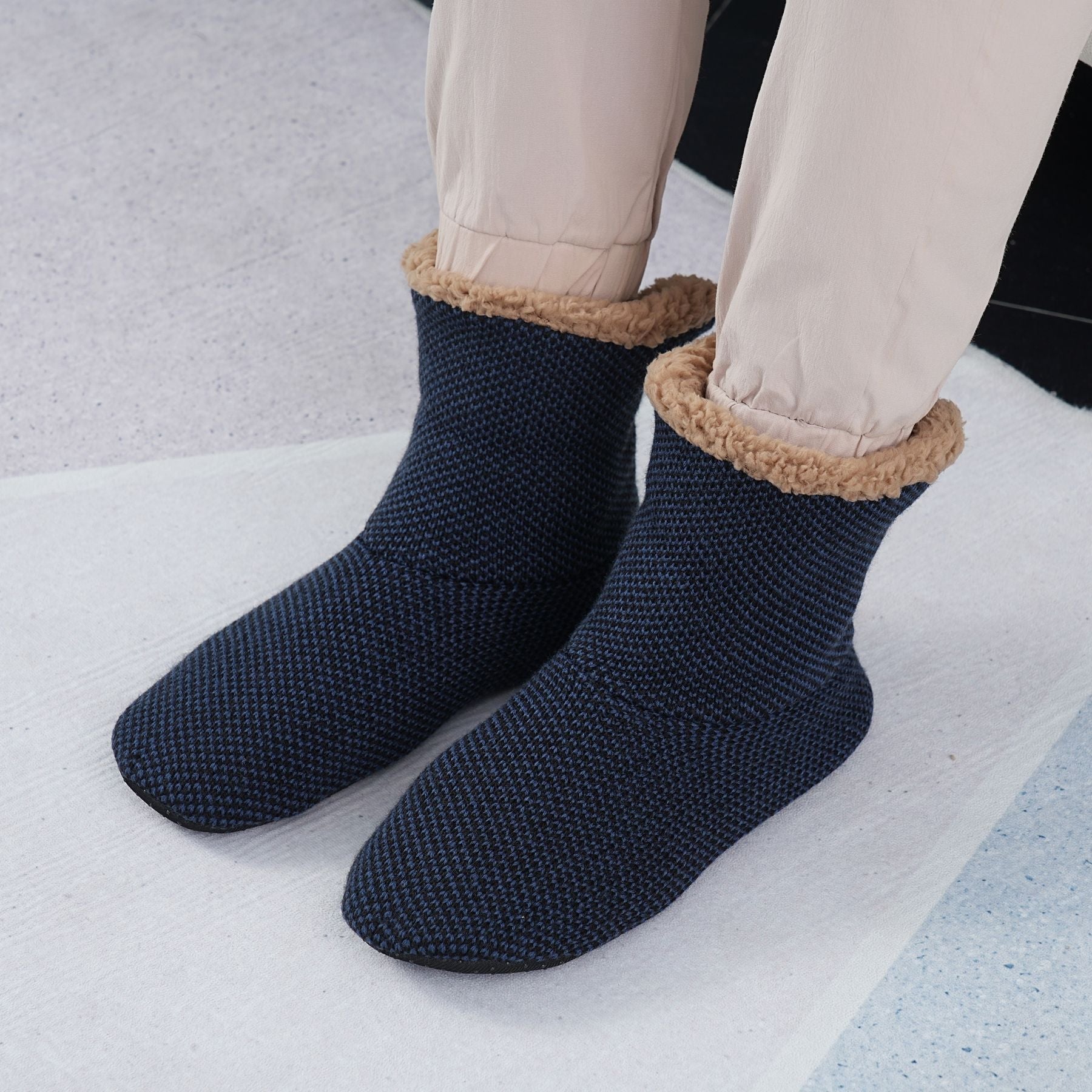 Men's Fleece-Lined Non-Slip Socks: Ultimate Indoor Warmth Additional Image 2