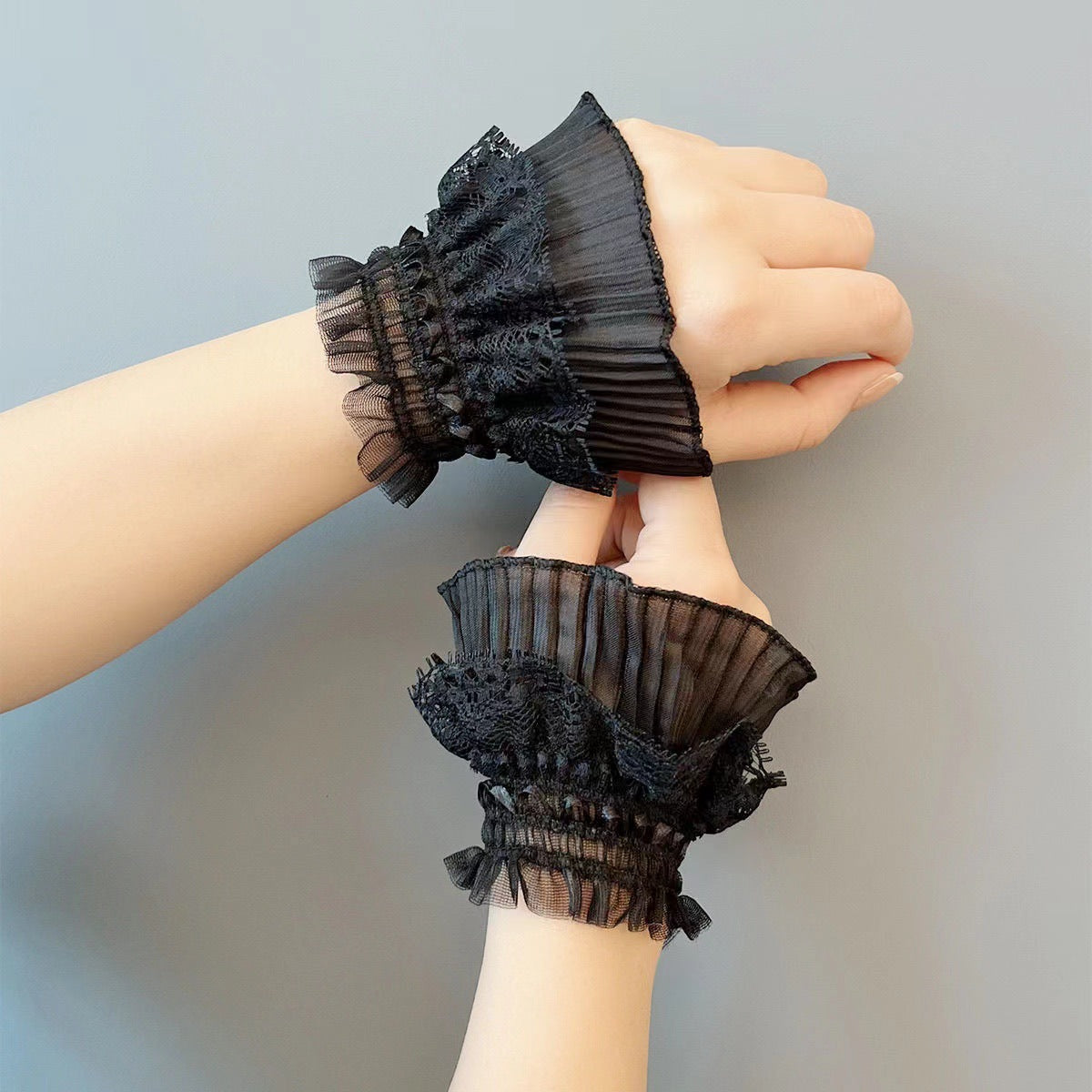 Elegant Lace Arm Cuffs: Sun Protection & Tattoo Cover Additional Image 4