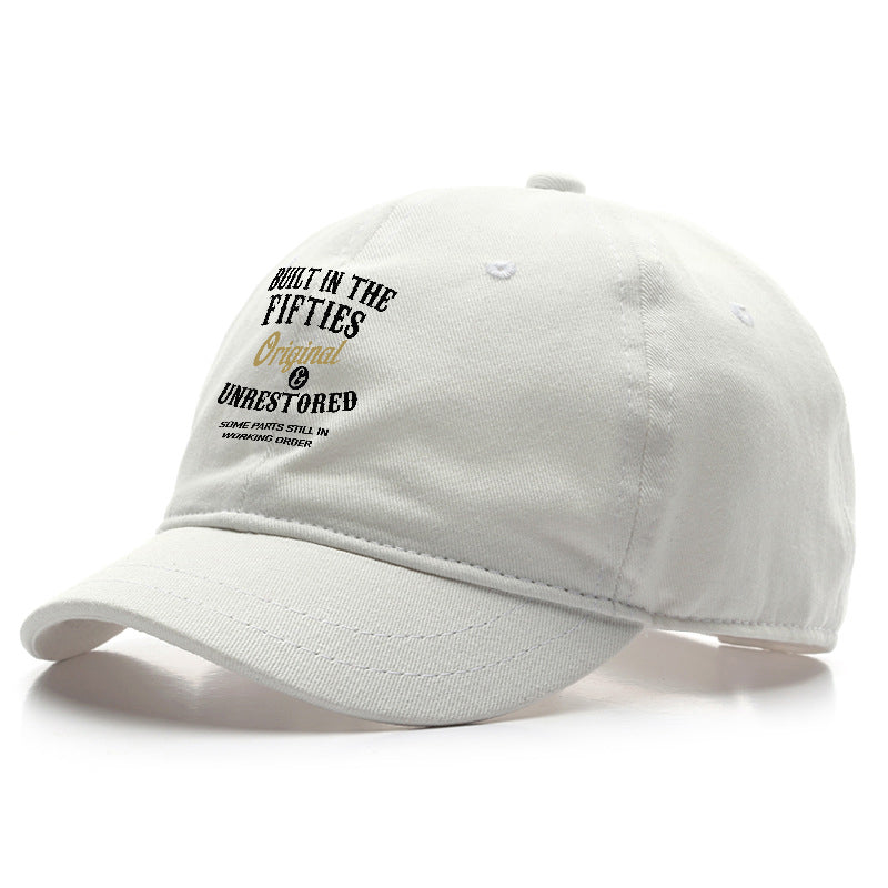 1950年代に製造されたオリジナルで、修復されていないため、すべてのパーツがまだ正常に機能するショートブリムハット