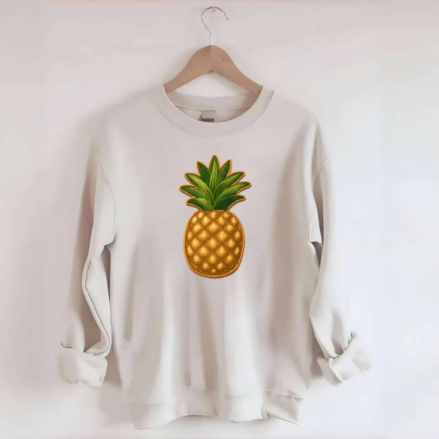 PINEAPPLE CROWN - tropical fruit in yellow and green , hospitality - Crewneck Sweatshirt - biege