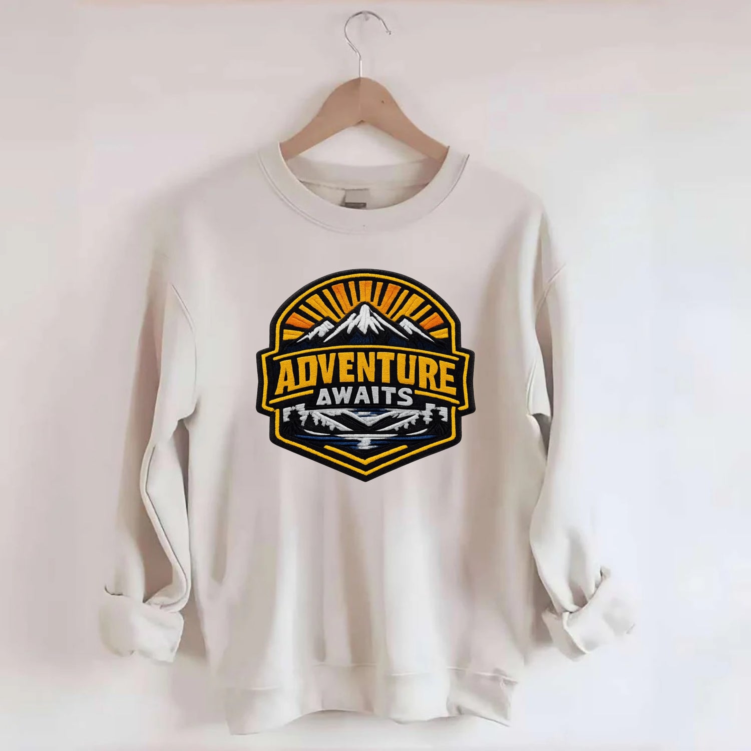 ADVENTURE AWAITS - mountain sunrise with text in gold and blue , wanderlust - Crewneck Sweatshirt - biege