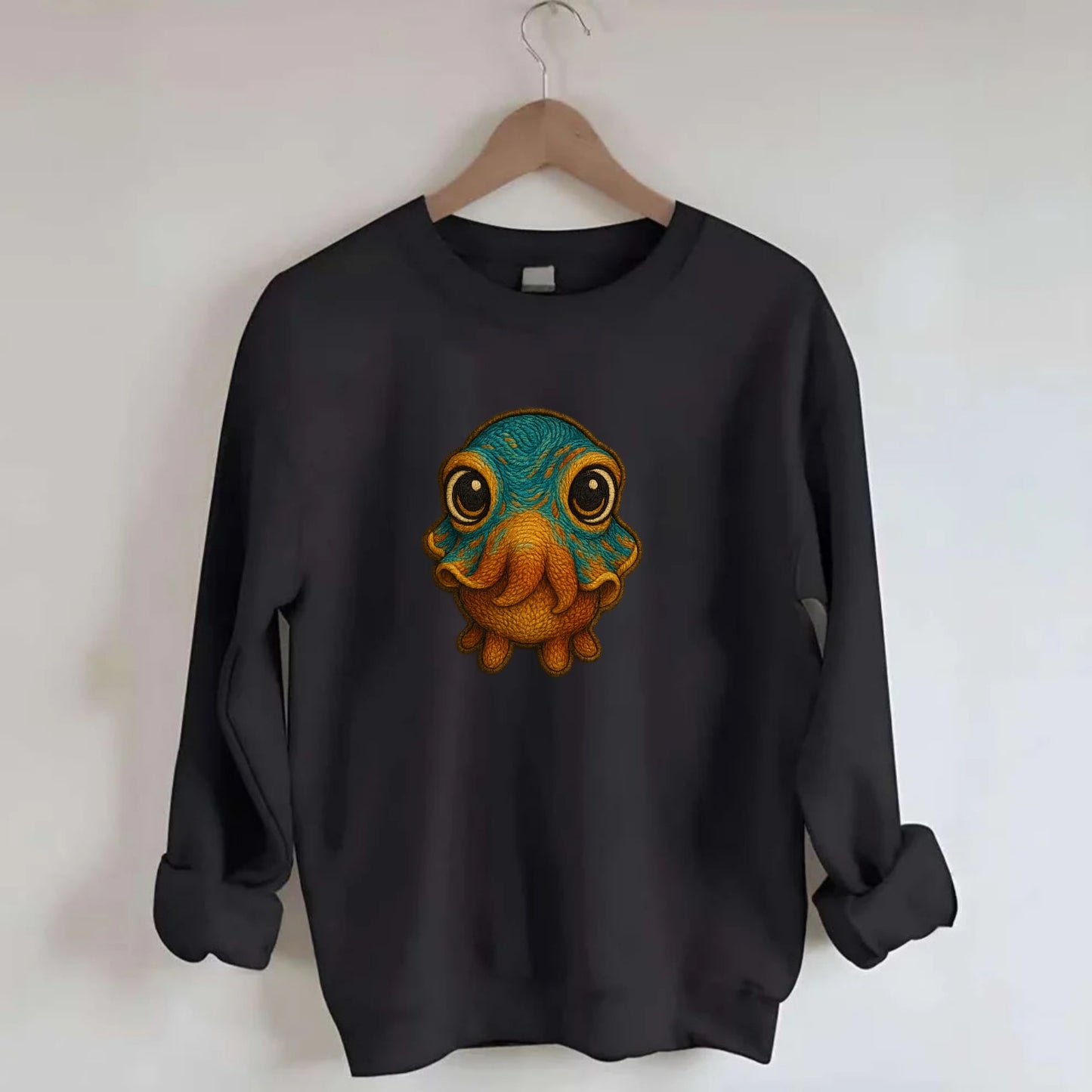 Baby Cuttlefish - color-changing skin, W-shaped pupil, front-facing, hypnotic - Crewneck Sweatshirt - black