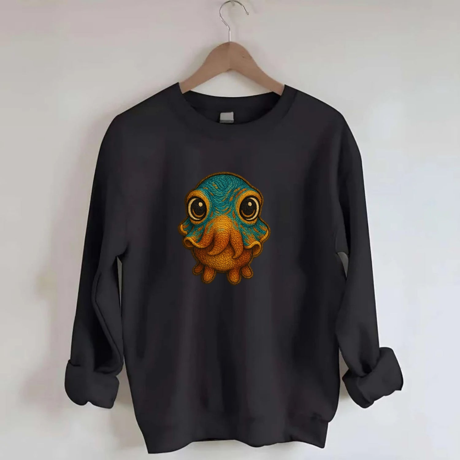 Baby Cuttlefish - color-changing skin, W-shaped pupil, front-facing, hypnotic - Crewneck Sweatshirt - black