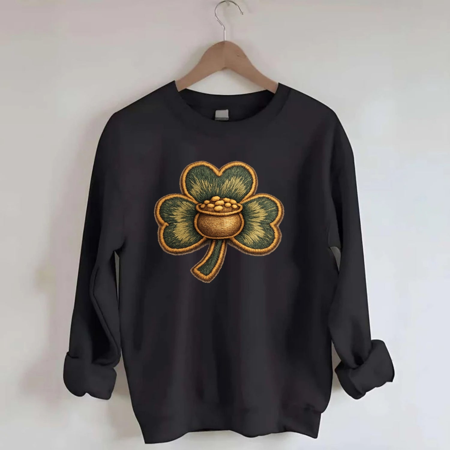 ST PATRICKS CLOVER - lucky clover with gold in green and gold , Irish luck - Crewneck Sweatshirt - black