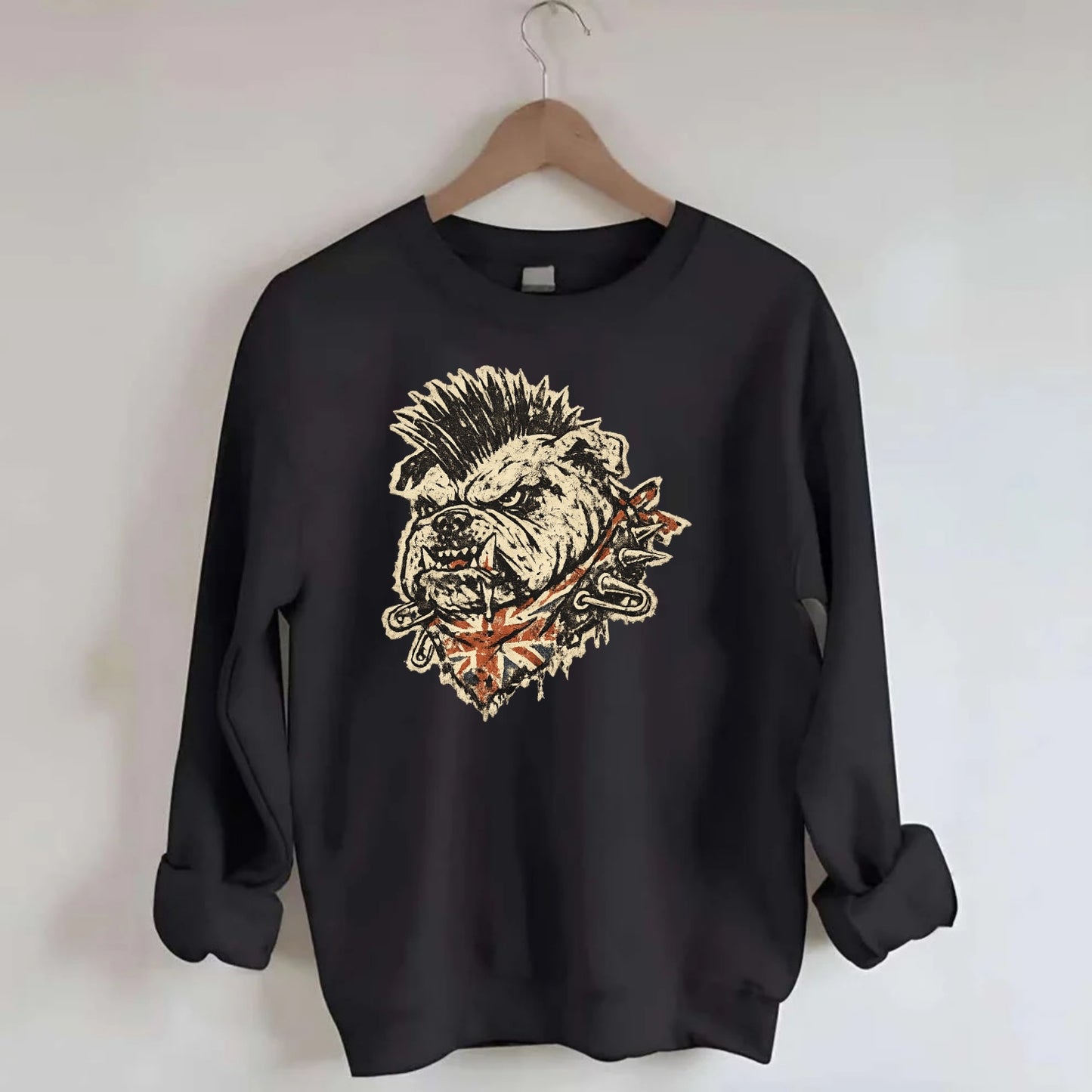 PUNK BULLDOG | British bulldog with mohawk | Safety pins through collar | - Crewneck Sweatshirt - black