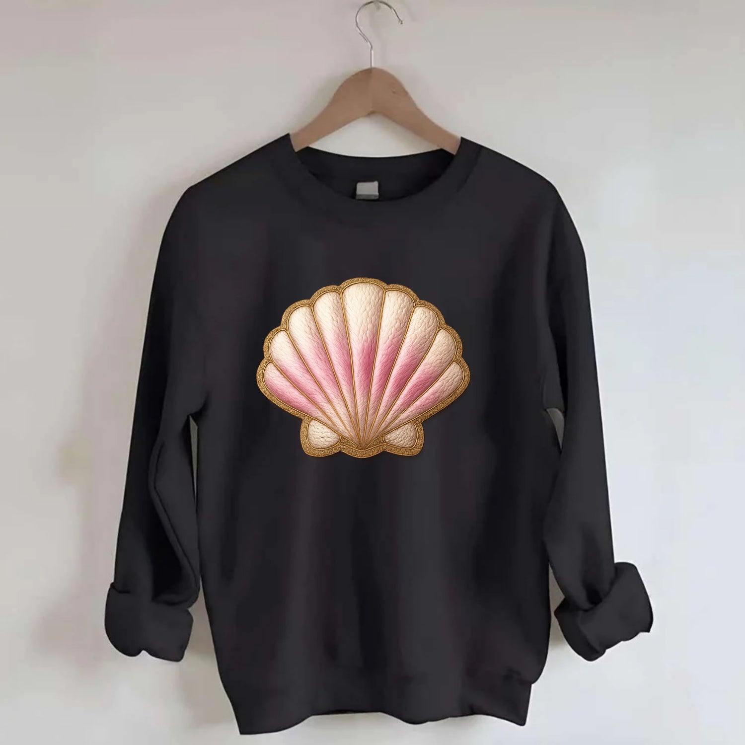 SEASHELL SCALLOP - scallop shell in cream and pink , beach - Crewneck Sweatshirt - black