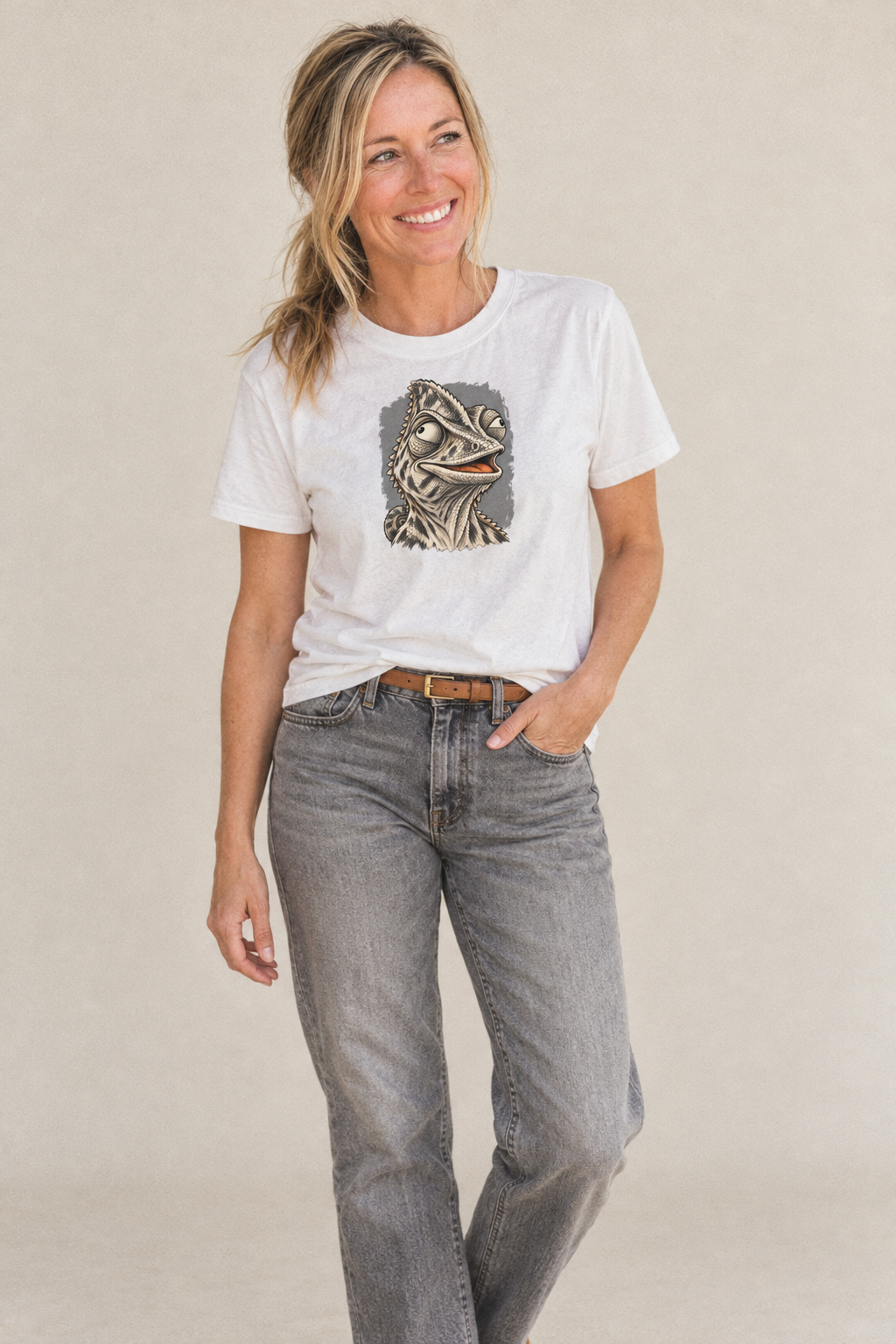 Chameleon Expressive Portrait Wild Grin Gallery Classic T-shirt – studio model photo