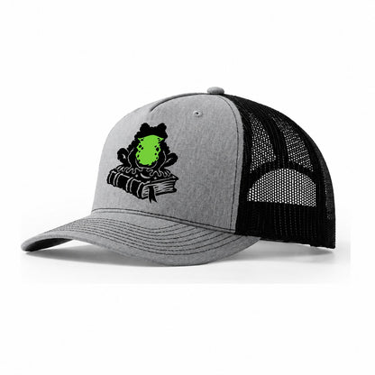 Familiar Toad On A Spellbook Witch Magic Trucker Hat – Sport Grey Black
