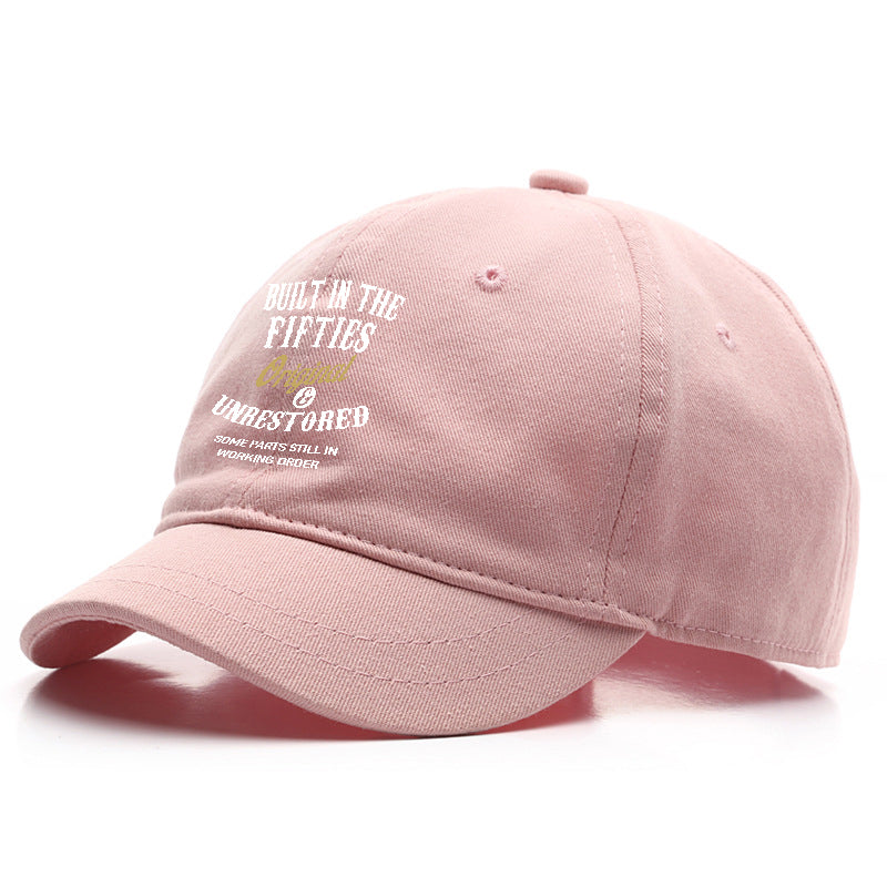 1950年代に製造されたオリジナルで、修復されていないため、すべてのパーツがまだ正常に機能するショートブリムハット