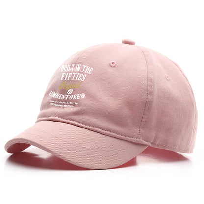 1950年代に製造されたオリジナルで、修復されていないため、すべてのパーツがまだ正常に機能するショートブリムハット