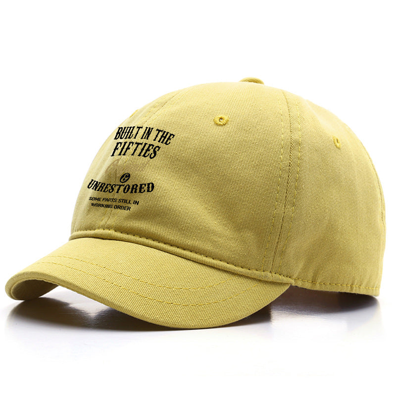 1950年代に製造されたオリジナルで、修復されていないため、すべてのパーツがまだ正常に機能するショートブリムハット