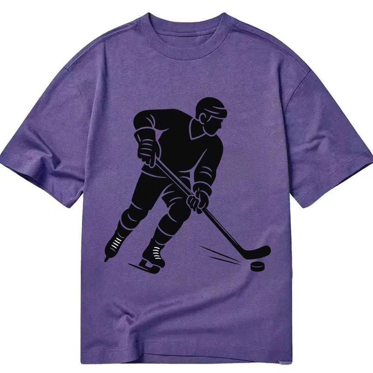 Ice hockey player shooting puck - Classic T-shirt – Purple
