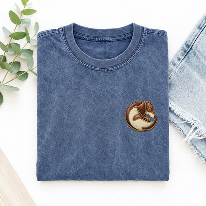 Dachshund Spiral Rest Keepsake Emblem Left Chest Vintage T-shirt – Washed Blue