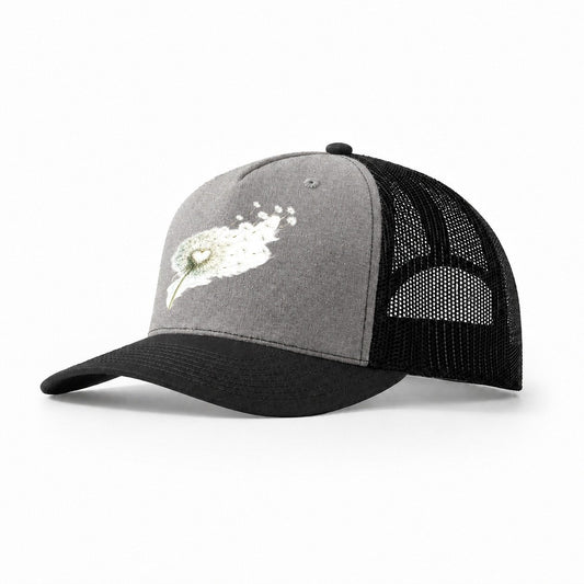 Claddagh Symbol Washed Trucker Hat – Grey Black