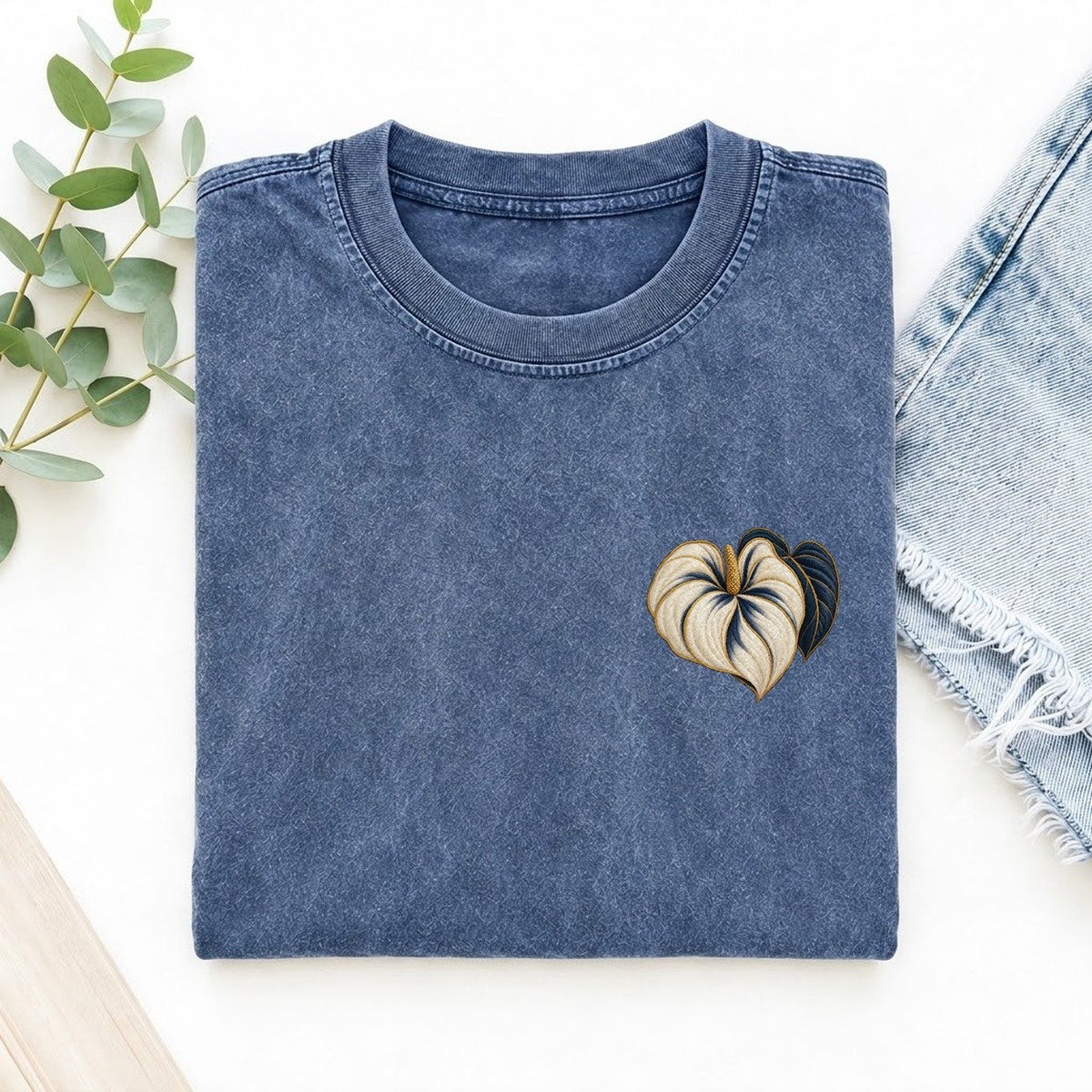 Anthurium Heart Spathe Left Chest Thread Signatures II Left Chest Vintage T-shirt – Washed Blue