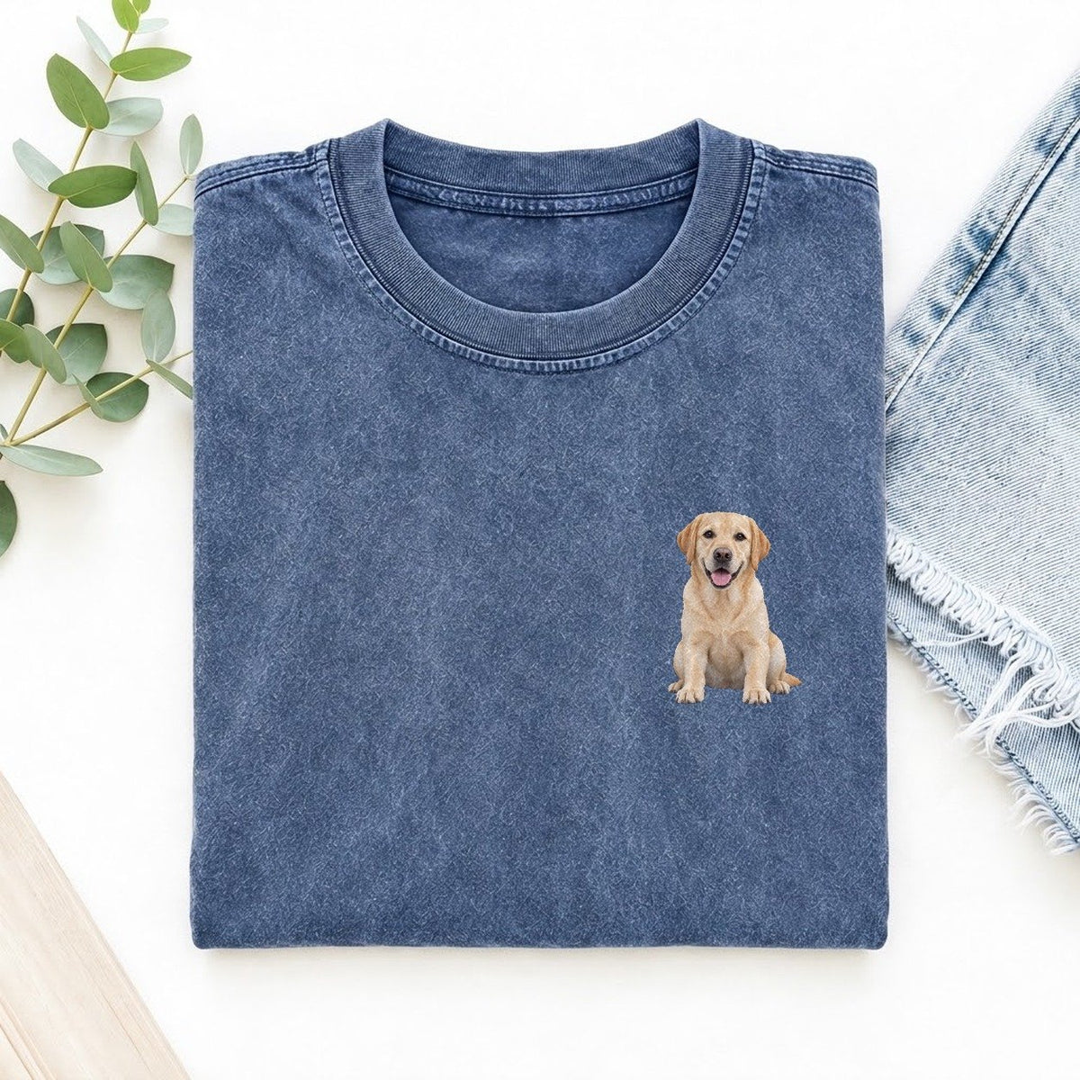 Labrador Sitting Left Chest Vintage T-shirt – Washed Blue