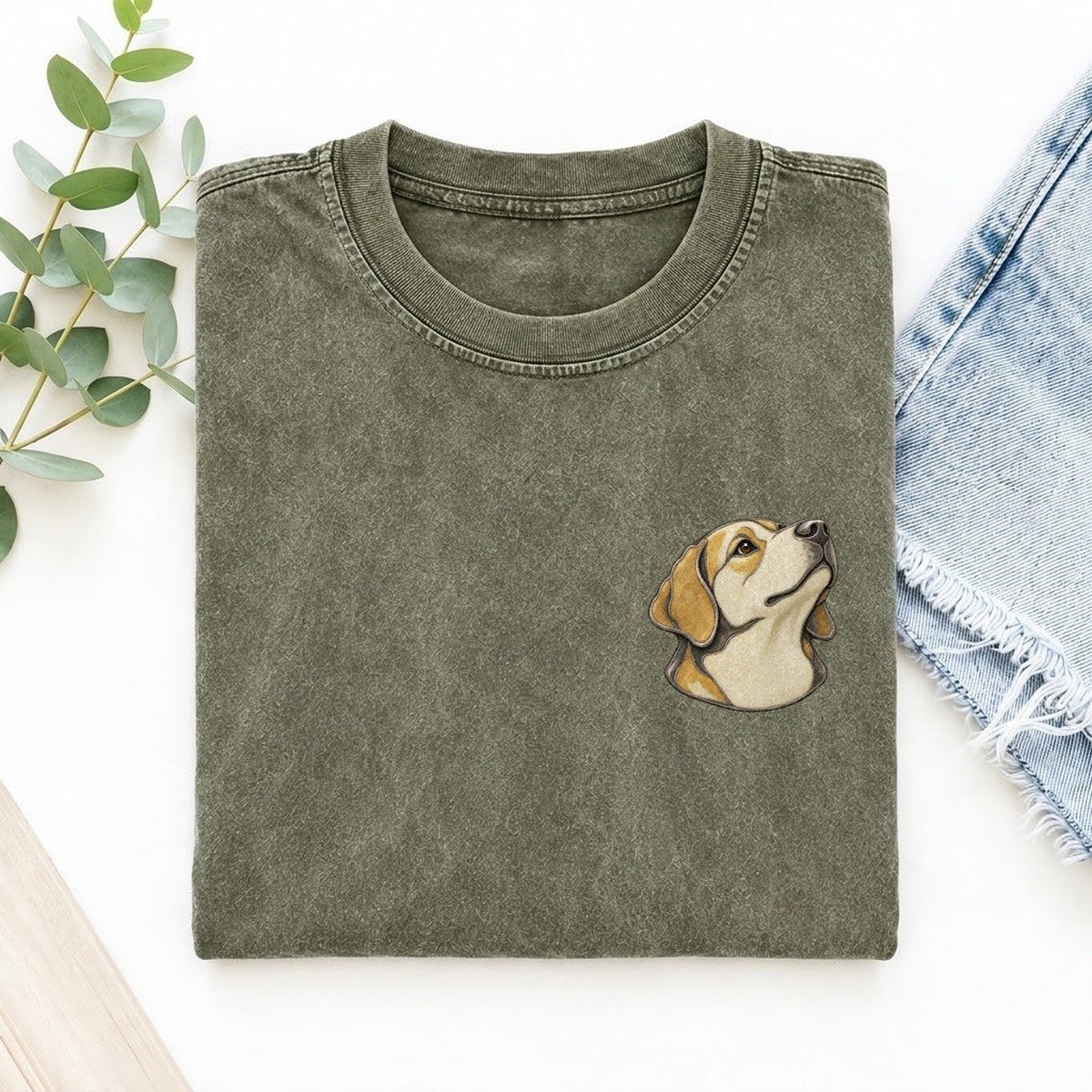 Labrador Looking Up Keepsake Emblem Left Chest Vintage T-shirt – Army Green