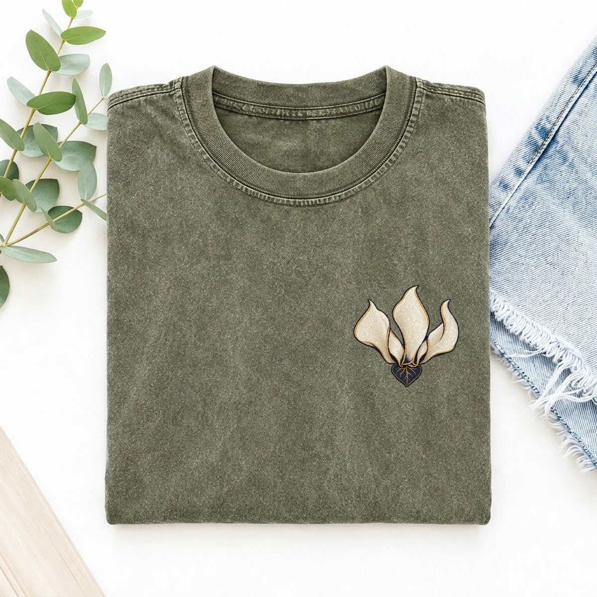 Cyclamen Petal Sweep Left Chest Vintage T-shirt – Army Green