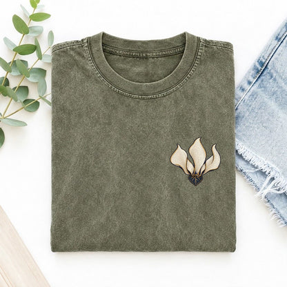 Cyclamen Petal Sweep Left Chest Vintage T-shirt – Army Green