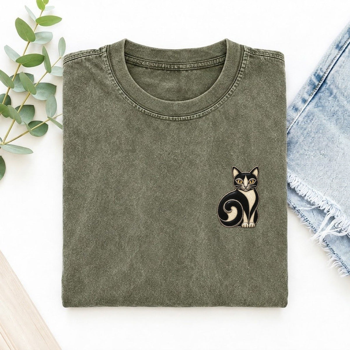 Black Cat Tail Curl Keepsake Emblem Left Chest Vintage T-shirt – Army Green