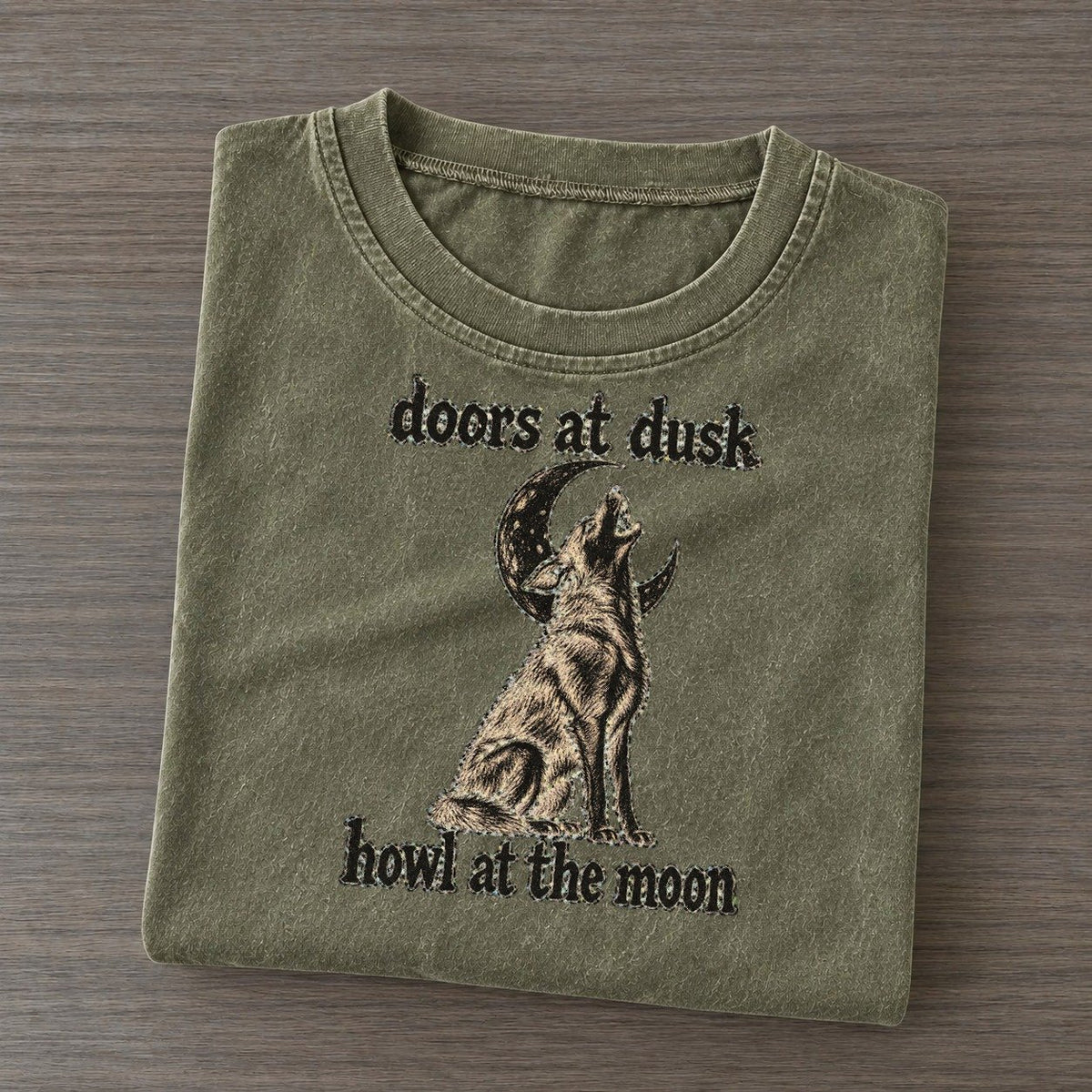 A Coyote Lean Mixed Breed Sitting Upright With Its Head Thrown Back In A Howl Bark For Me Vintage T-shirt – Army Green