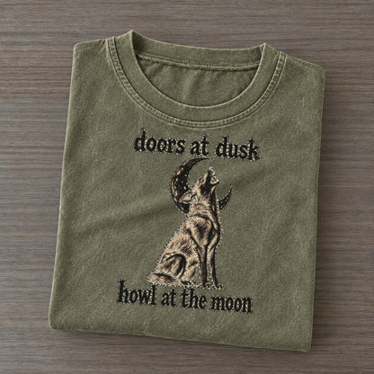 A Coyote Lean Mixed Breed Sitting Upright With Its Head Thrown Back In A Howl Bark For Me Vintage T-shirt – Army Green