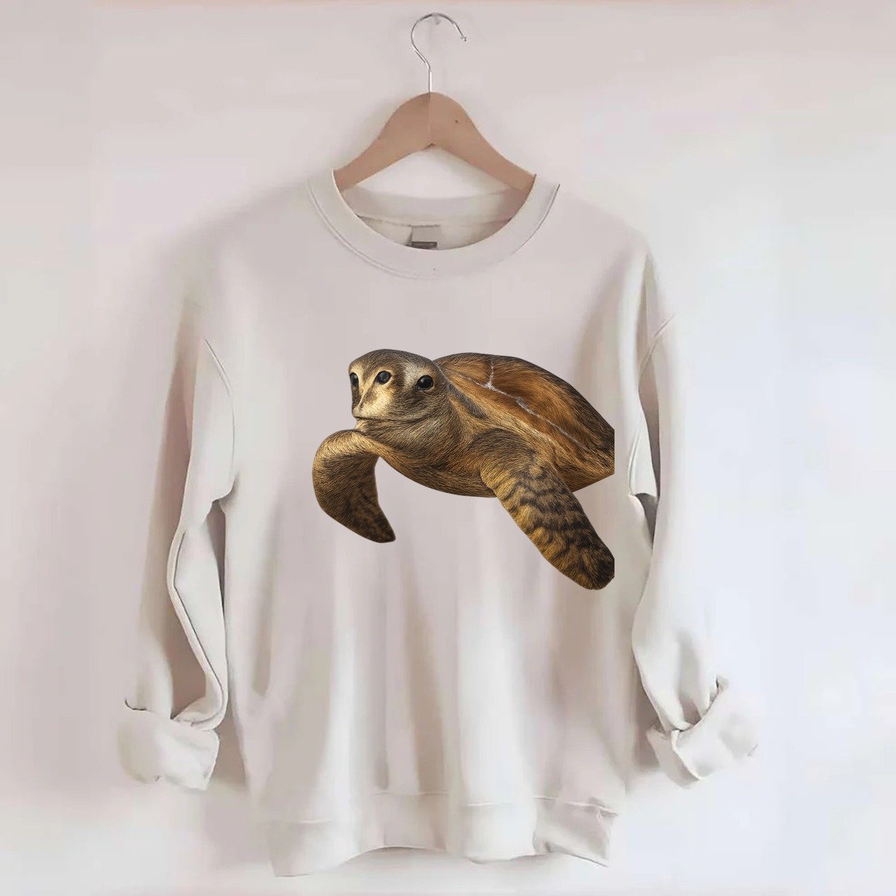 Sea Turtle Portrait Design Crewneck Sweatshirt – Biege
