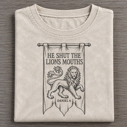 He Shut The Lions Mouths Beast And Banner Vintage T-shirt – Off White